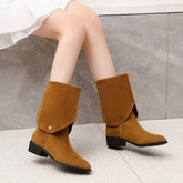 Botas de vaca usadas de dos maneras